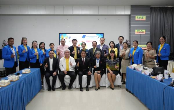 ประเมินความพร้อมเเละพิจารณาการเปิดห้องเรียนพิเศษภาษาอังกฤษ