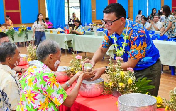 กิจกรรมรดน้ำดำหัว เทศกาลวันสงกรานต์ 2569